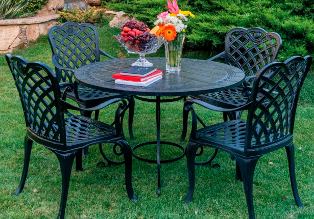 ლითონის ჭედური მაგიდა 8301   024254